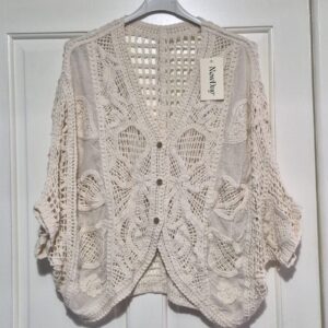Ladies Beige Lacy shorter Length cardigan One Size fits sizes 10 12 14 16 18