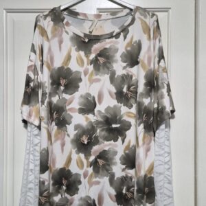 New Ladies Green Floral Jumper One Size fits sizes 16 18 20 Non Returnable