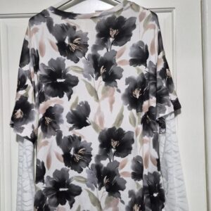 New Ladies Black Floral Jumper One Size fits sizes 16 18 20 Non Returnable