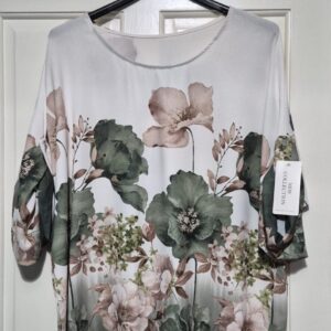 New Ladies Green Floral Top One Size fits sizes 18 20 22 Non Returnable