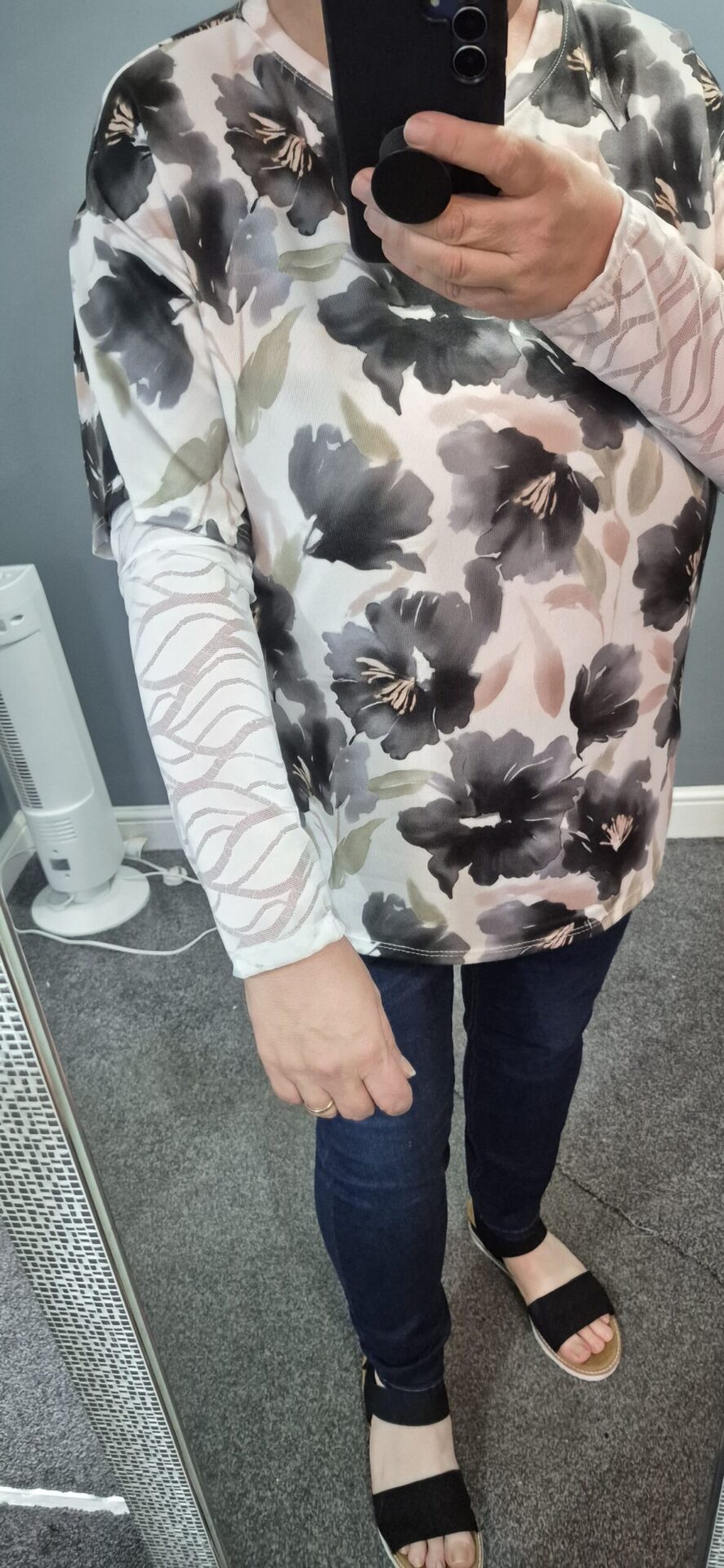 New Ladies Black Floral Jumper One Size fits sizes 16 18 20 Non Returnable - Image 5