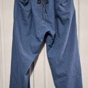 New Ladies Light Denim Magic Jeans Stretchy One Size fits sizes 18 20 22 Size 2