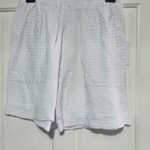 Lovely White Pattern Pocket Shorts One Size fits sizes 16-22