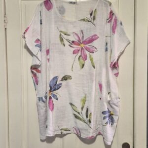 New White Floral Pocket Cotton Top One Size fits sizes 18 20 22 24