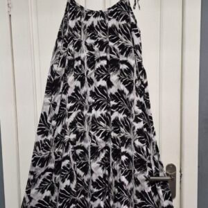 Lovely Leaf print Sun Dress in Black One Size fits sizes 16 18 20 22