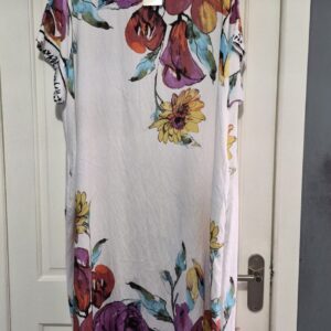 Ladies White Floral pocket dress One Size fits sizes 18 20 22 24