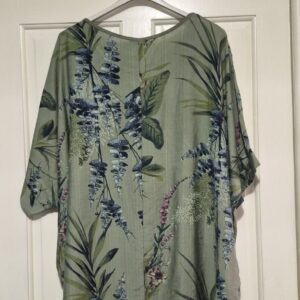 New Green Floral Pocket Cotton Top One Size fits sizes 18 20 22 24