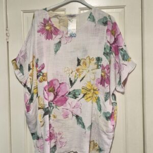 New White Floral Pocket Cotton Top One Size fits sizes 18 20 22 24
